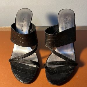 Black Nine West Alligator look leather heels